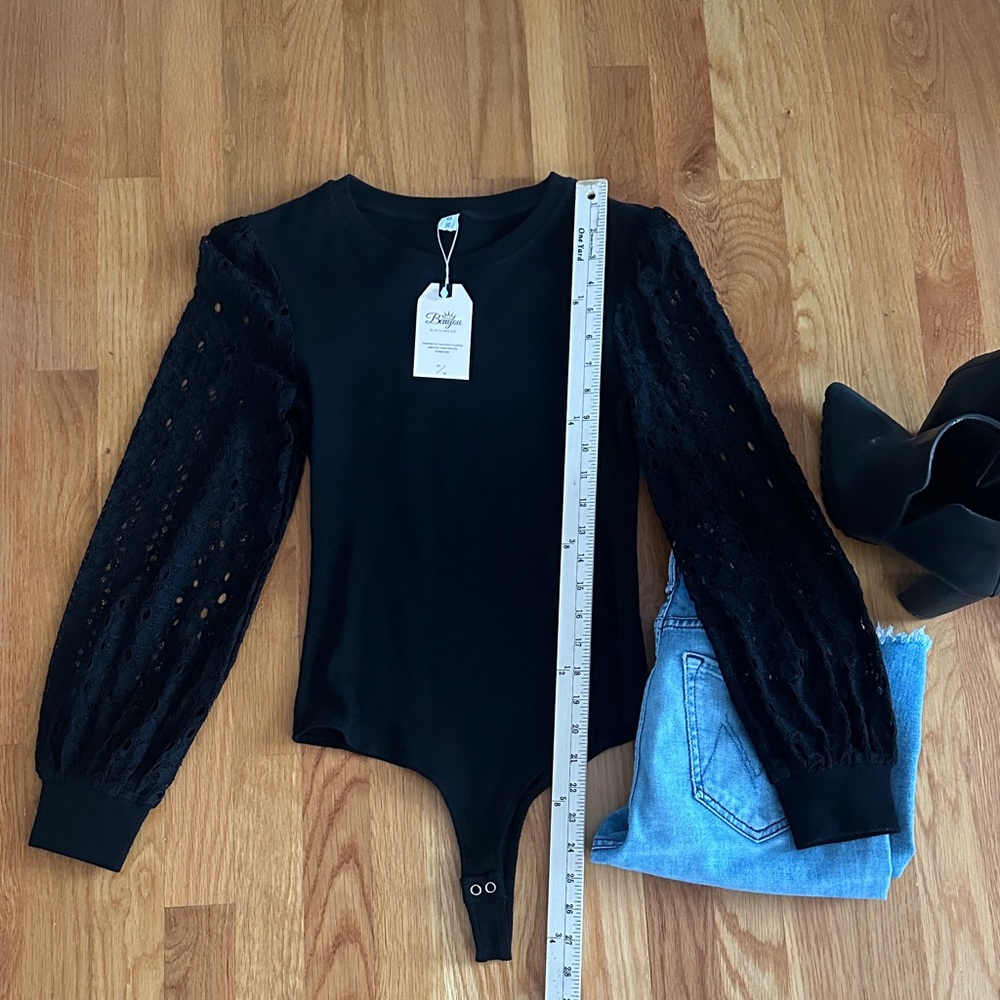 NWT/ black ribbed bodysuit w/ cute lace balloon sleeves, size small